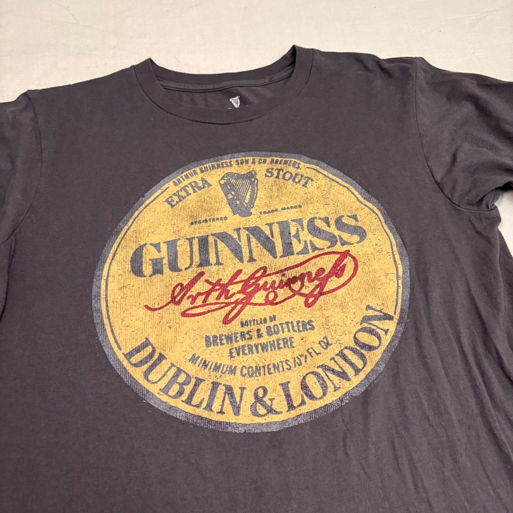 Guinness Extra Stout Graphic T-Shirt Mens Medium Charcoal Gray Cotton Beer Tee - Picture 2 of 5